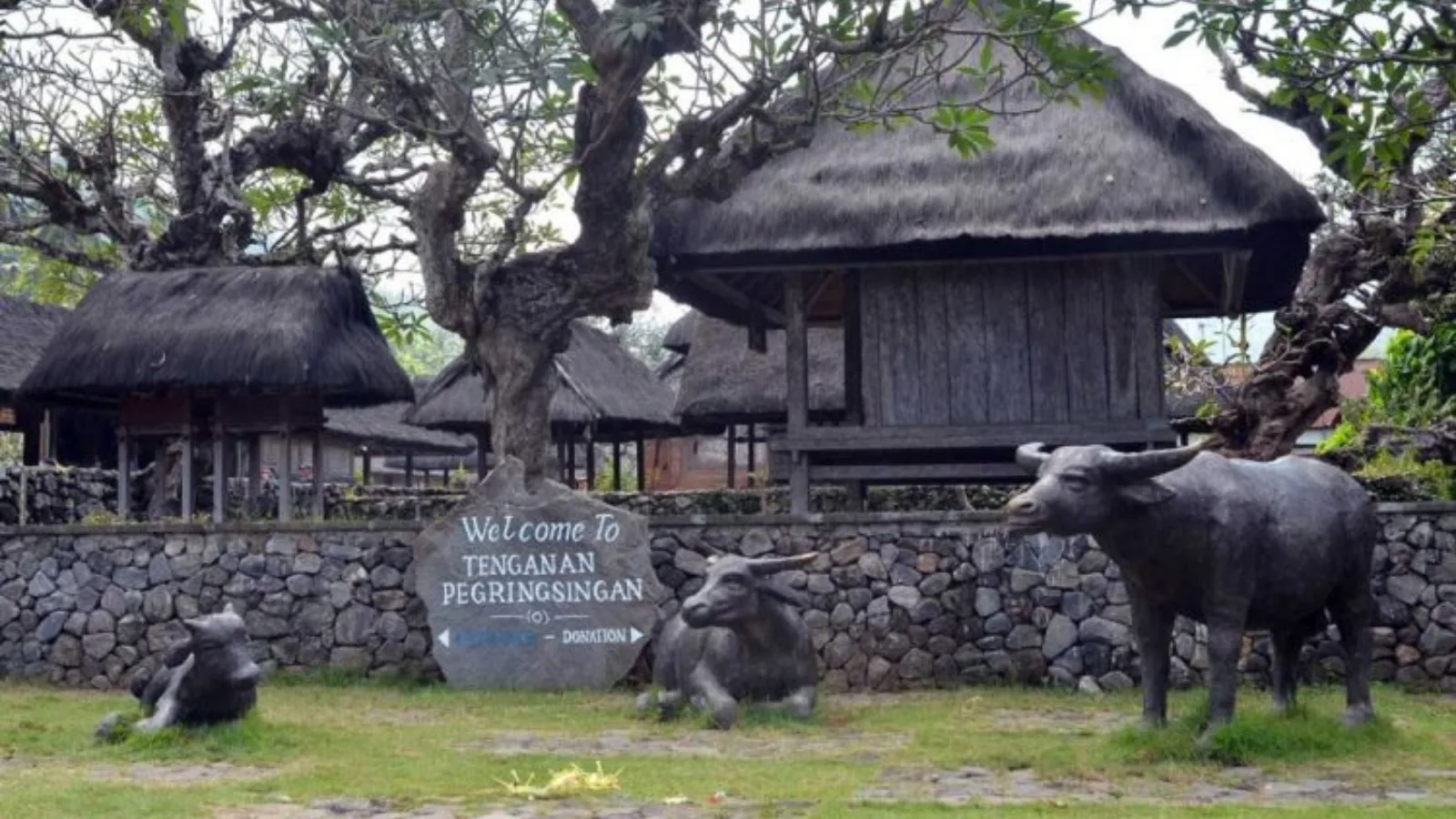 East Bali Highlights: Lempuyang Heaven’s Gate & Water Palace (10-Hour Private Tour)